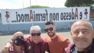salernitana-tifosi-striscione