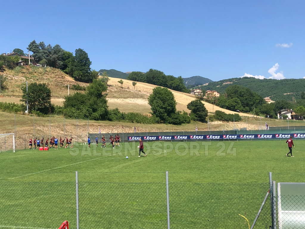 salernitana-cascia-allenamenti-campo