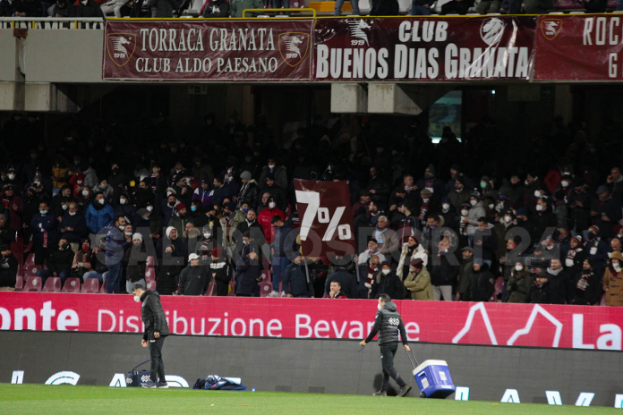 salernitana-spezia-tifosi-curva-sud-7