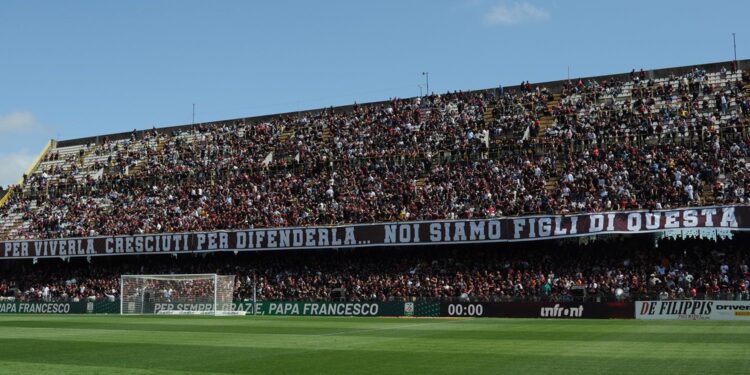 de-luca-curva-sud-arechi